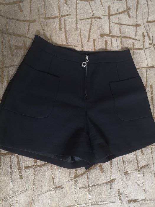 Шорти чорні стильні