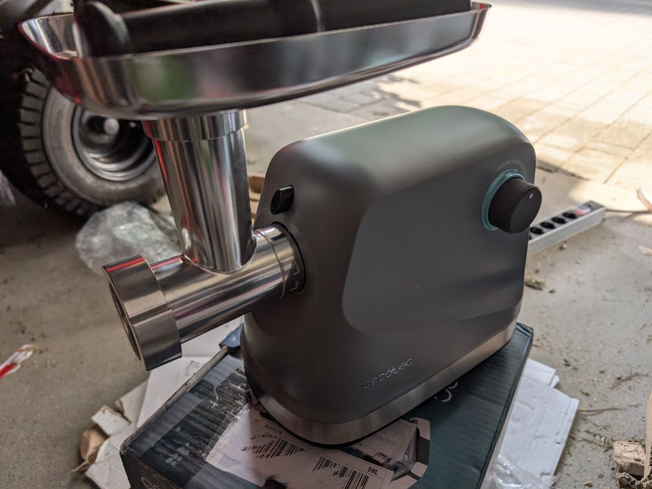 maszynka do mielenia mięsa Cecotec Crusher 1400 (model 04860).