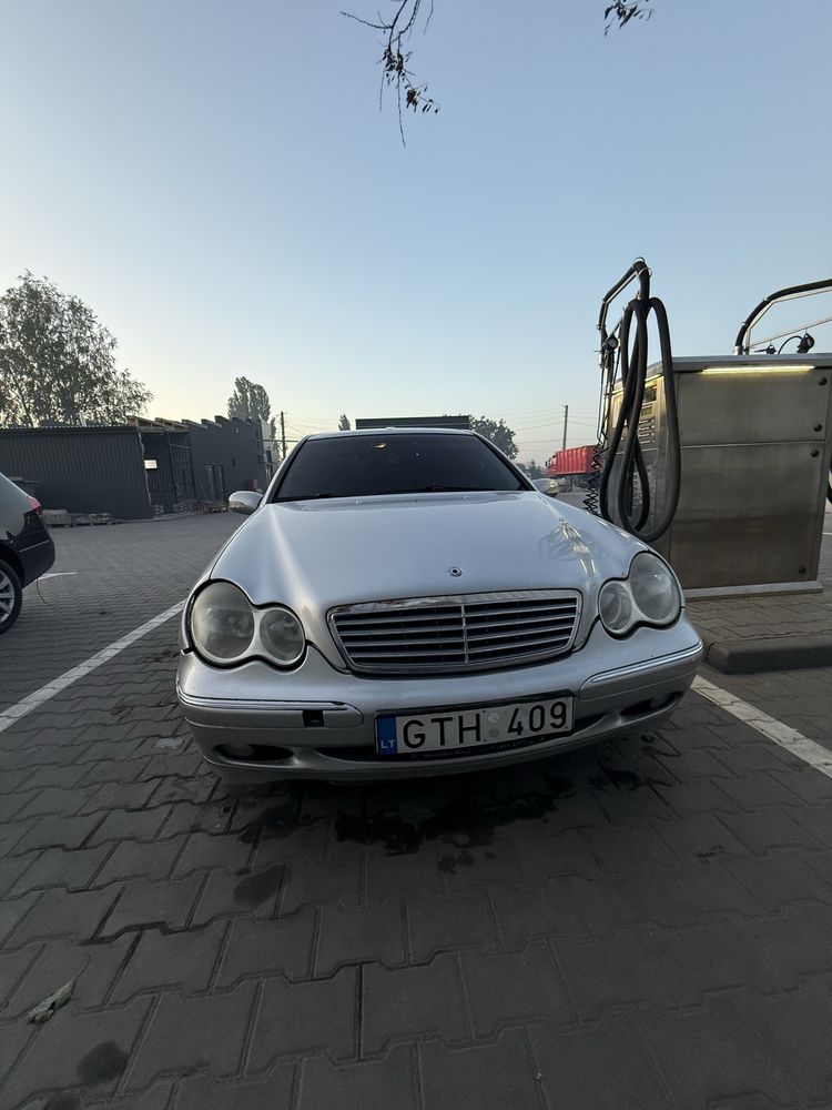 Мерседес w203 c220 2001 рік