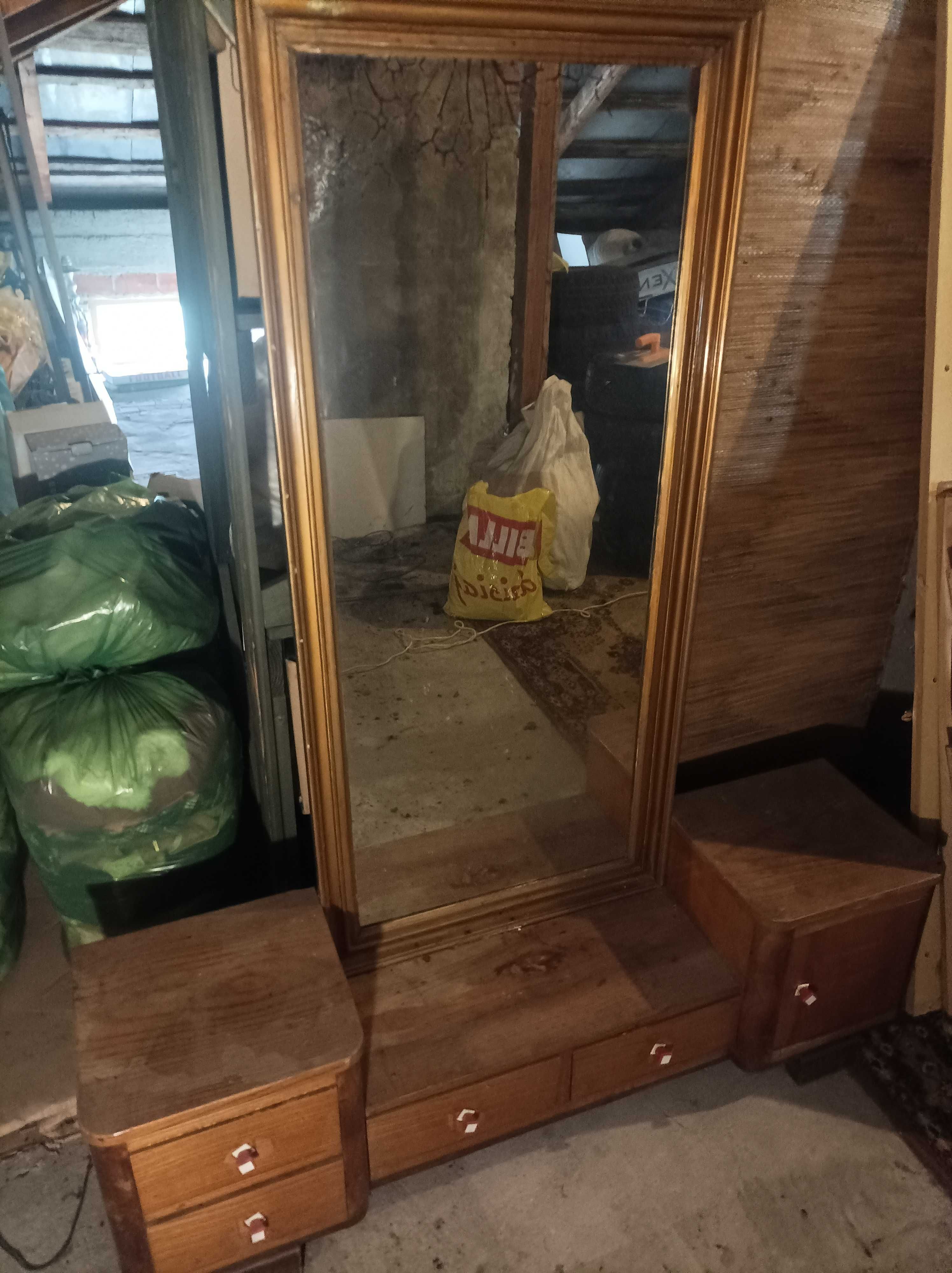 Stara szafka przedpokój z lustrem