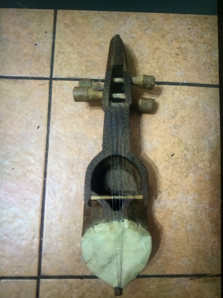Деревянная старинная африканская скрипка на подарок