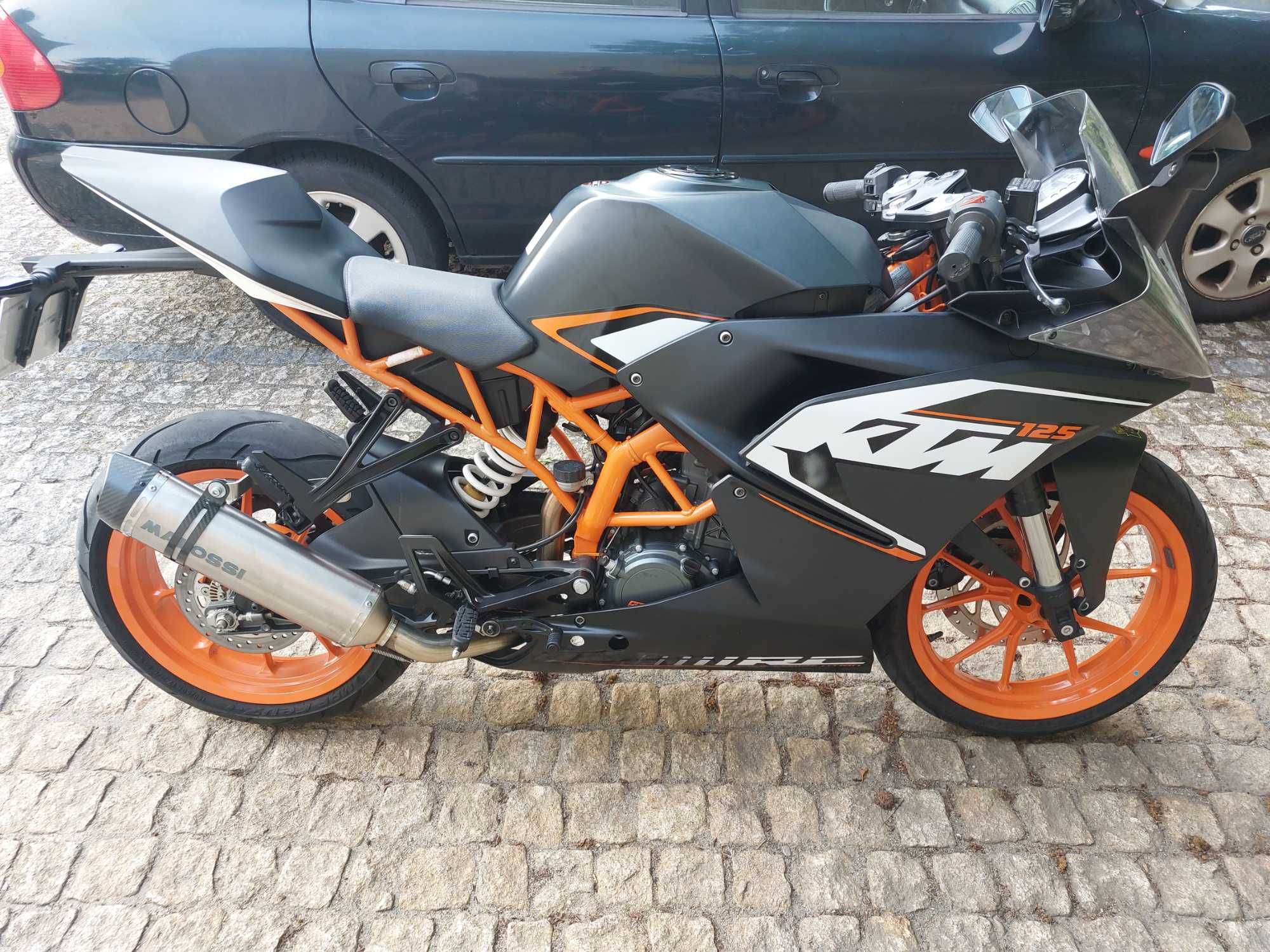 Mota KTM RC 125 - possível conduzir com carta de carro