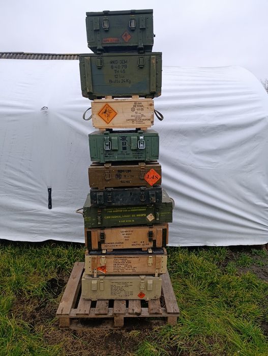 Маленькі дерев'яні ящики