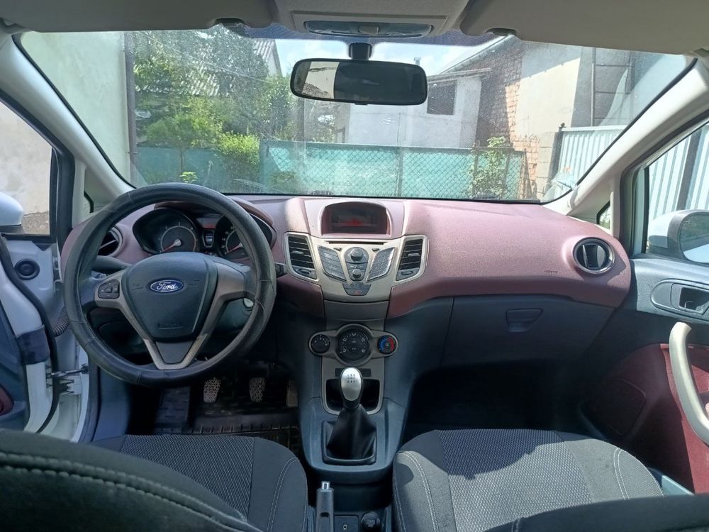 Ford fiesta 2009 р біла , на ходу , вам не треба іі ремонтувати