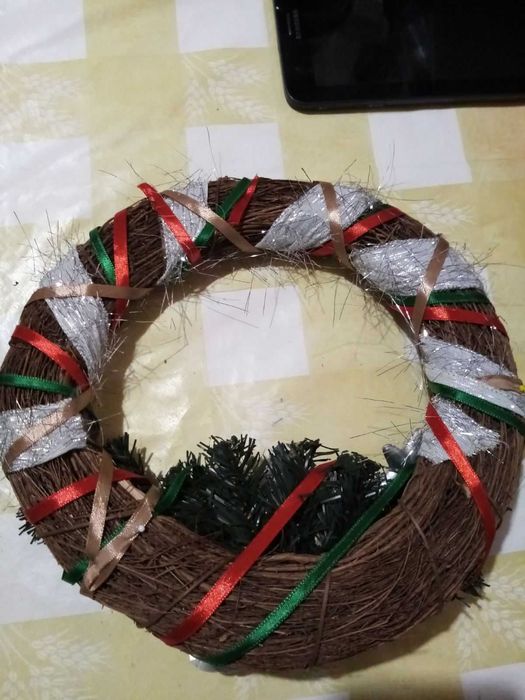 Ялинка новорічна,штучна.