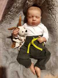 Realistyczna lalka typu Reborn śpiący bobas duża 53 cm  chłopiec