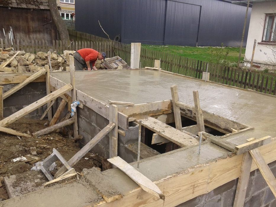 Sprzedam działkę z rozpoczętą budową