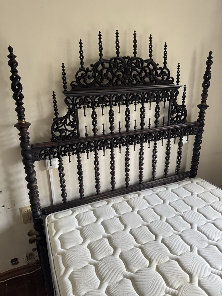 Cama, cómoda e roupeiro
