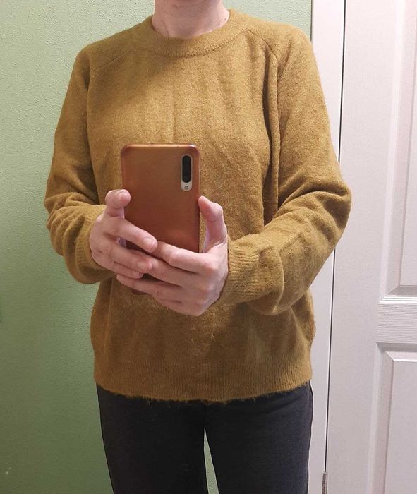 Продаю світерок Zara розміру M-L