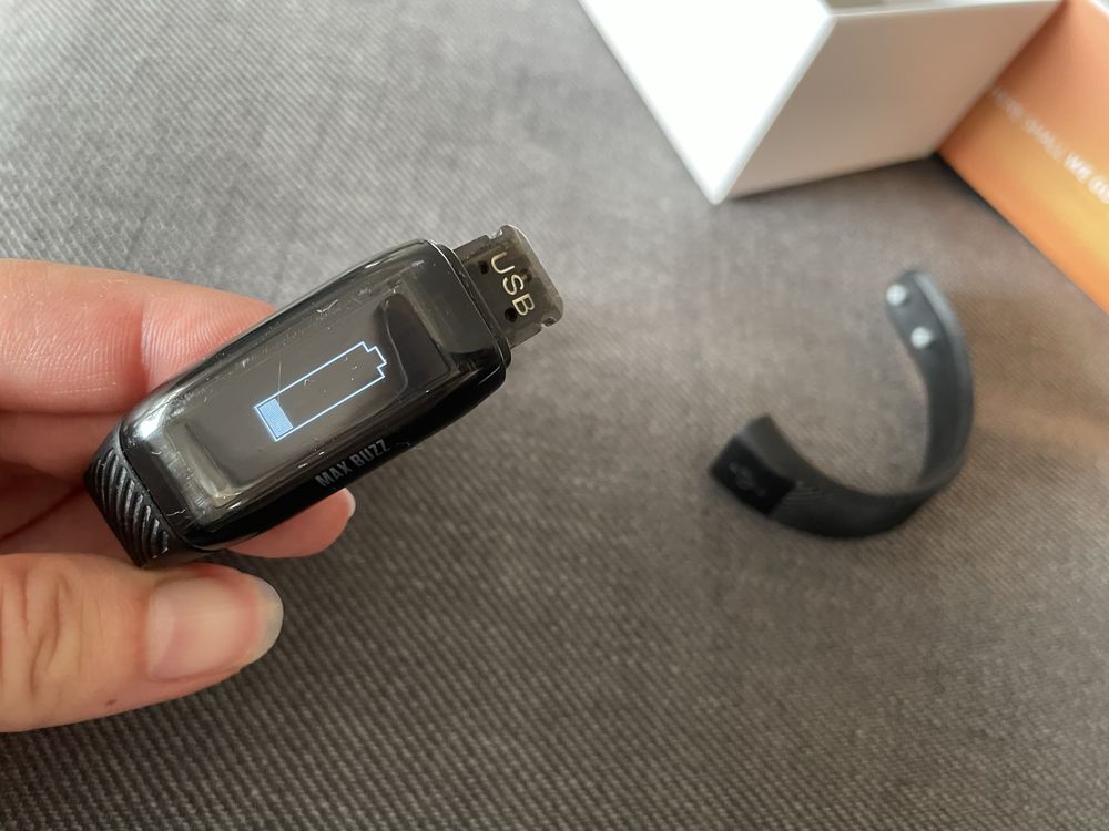 Smartwatch activity tracker zegarek opaska Max Buzz