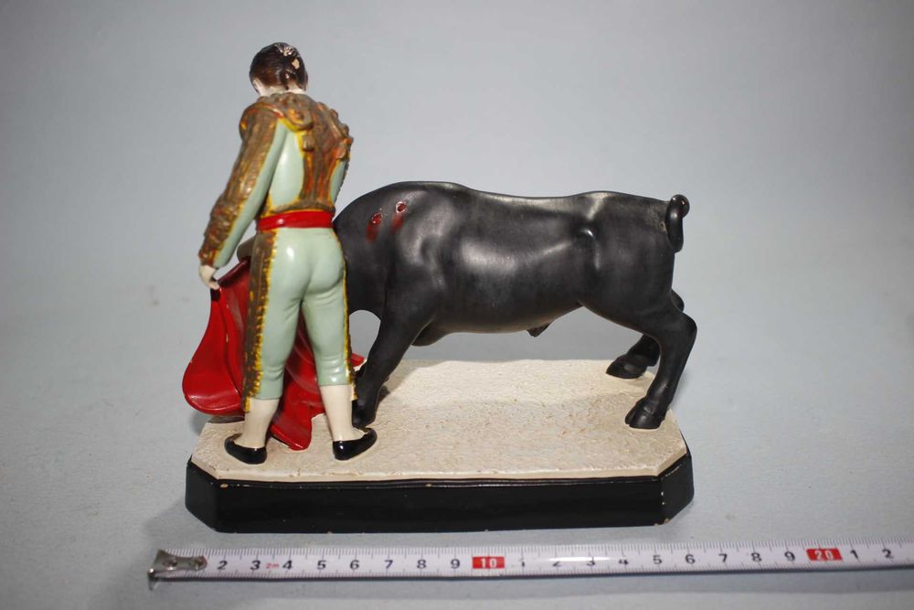 Figura em faiança - Toureiro - Touro - Recordação da Nazare