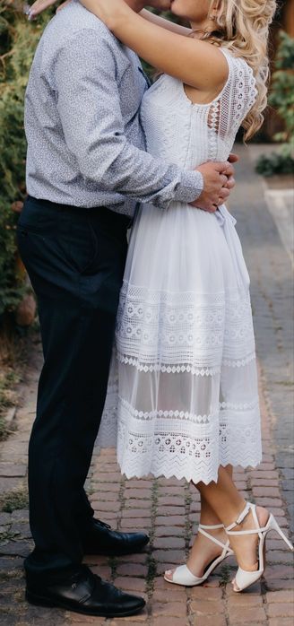 Святкова біла сукня , весільна, випускний