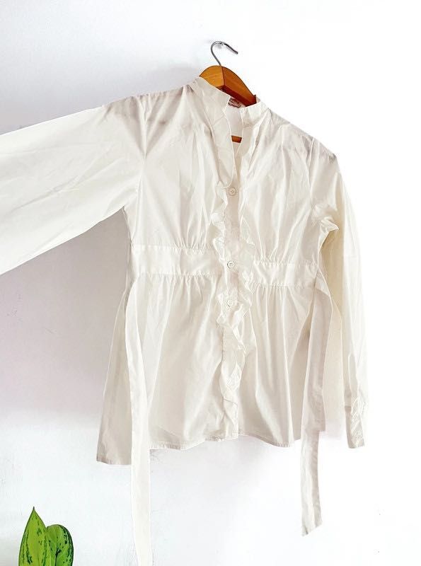Blusa/Camisa Branca com Folhos – Red Globe