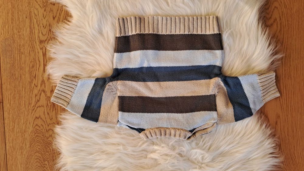 Sweter niemowlecy w rozmiarze 62 0-3 mies.