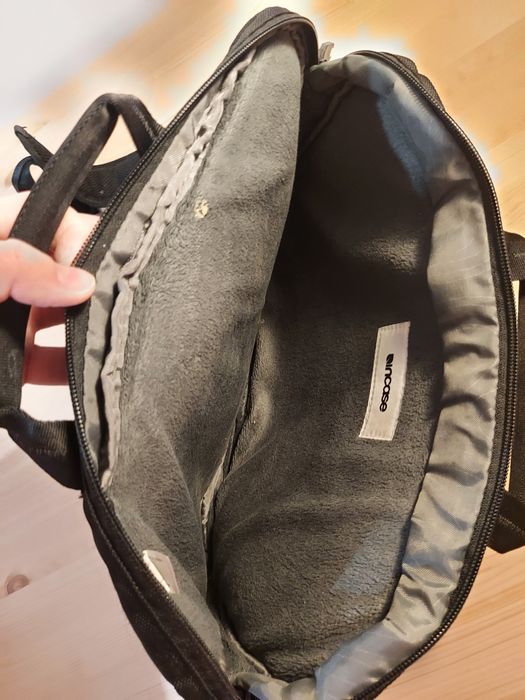 Torba na laptop używana czarna incase