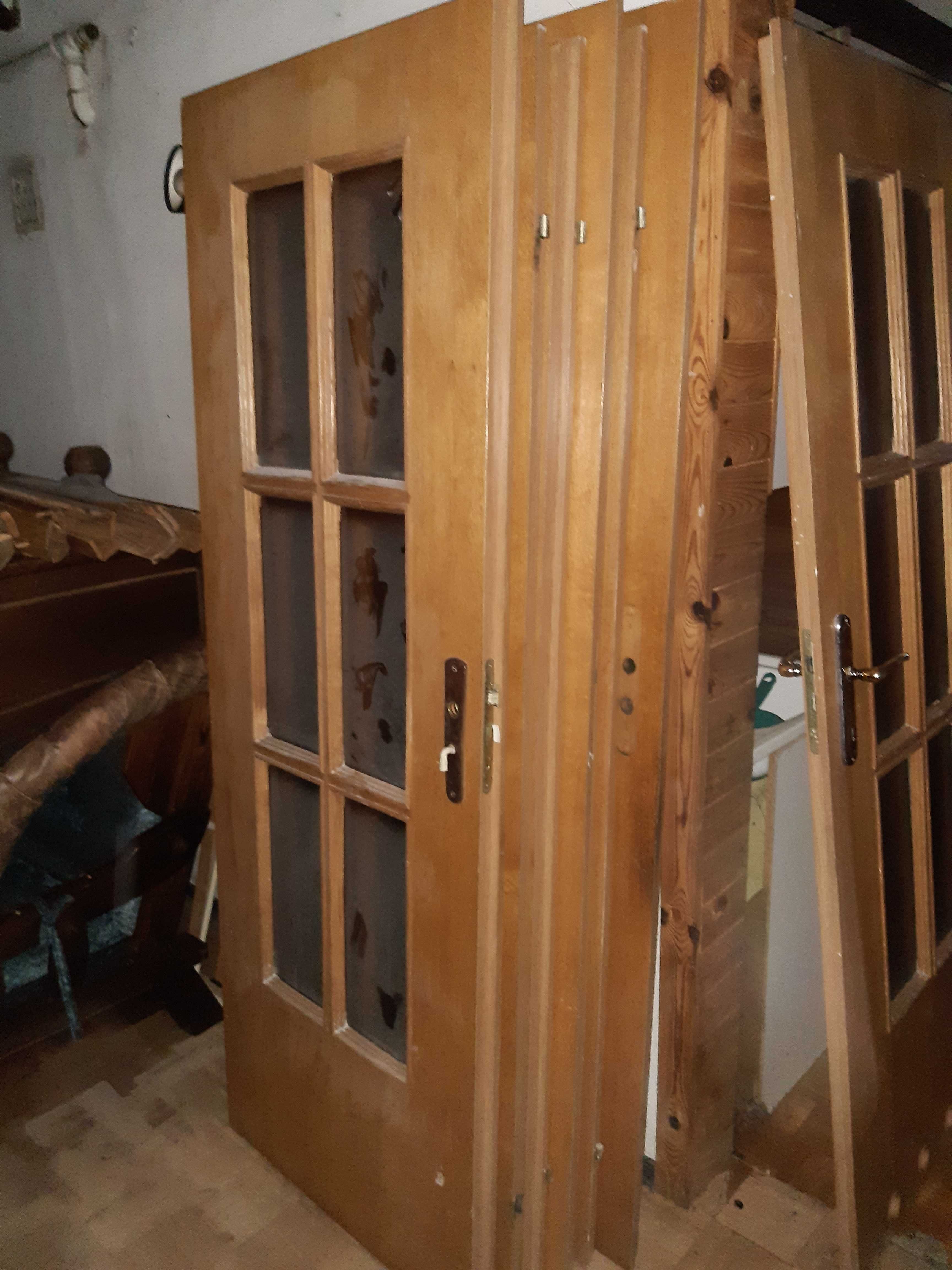 Skrzydlo drzwiowe drewniane z klamką