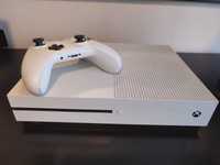 Xbox One S com comando