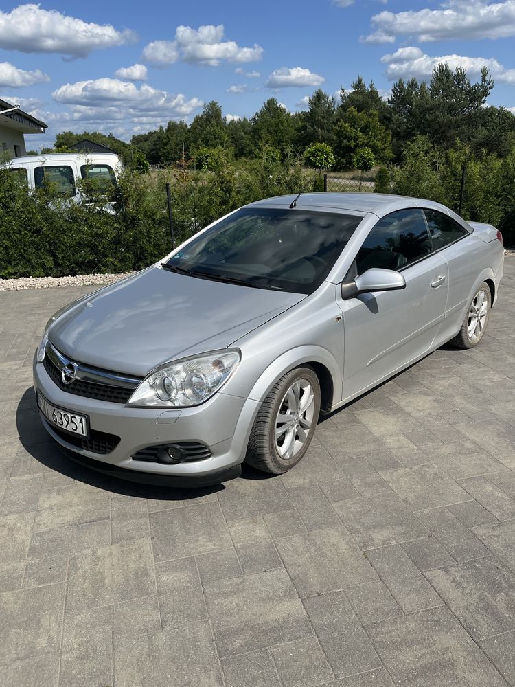 Opel Astra H w wersji kabriolet Cosmo