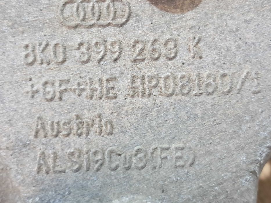 Łapa podpora belka skrzyni biegów AUDI A4 B8 A5 8T