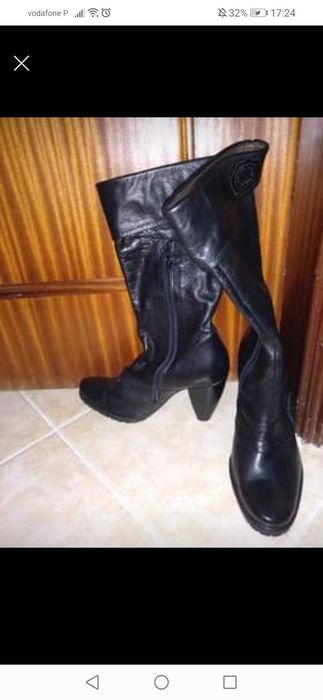 Botas em pele NOVAS