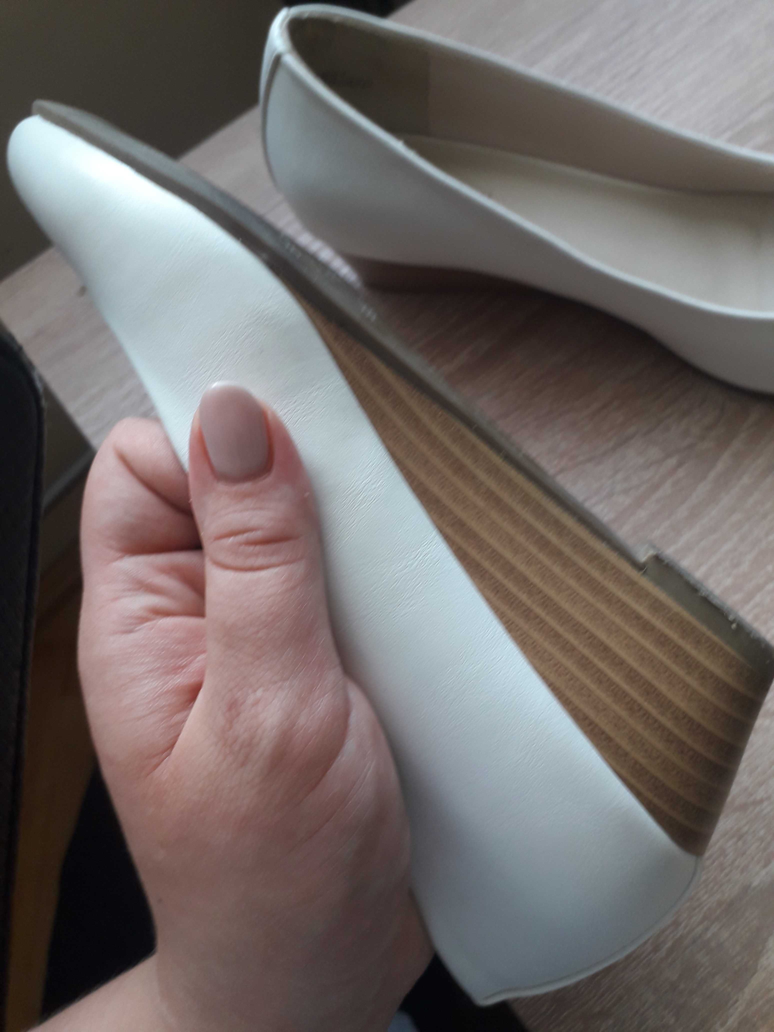 Białe buty na koturnie,rozmiar 38