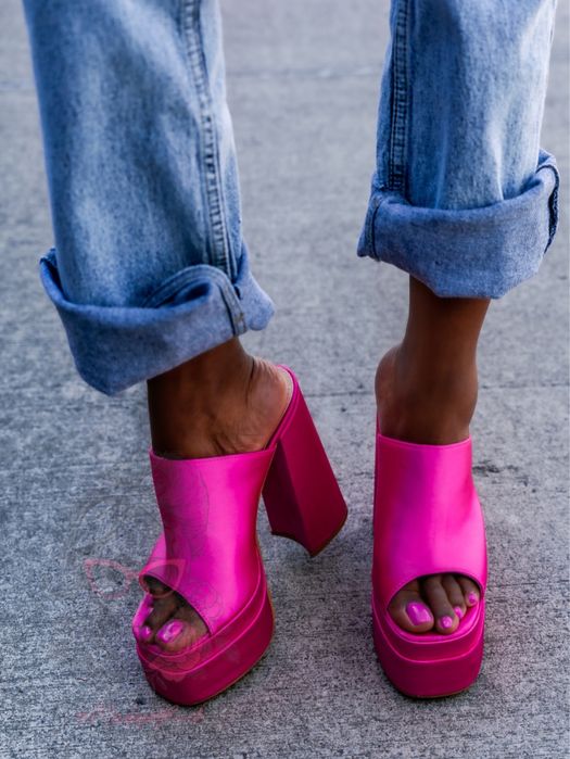 Klapki na koturnie platformie disco barbie satyna fuksja pink flo neon