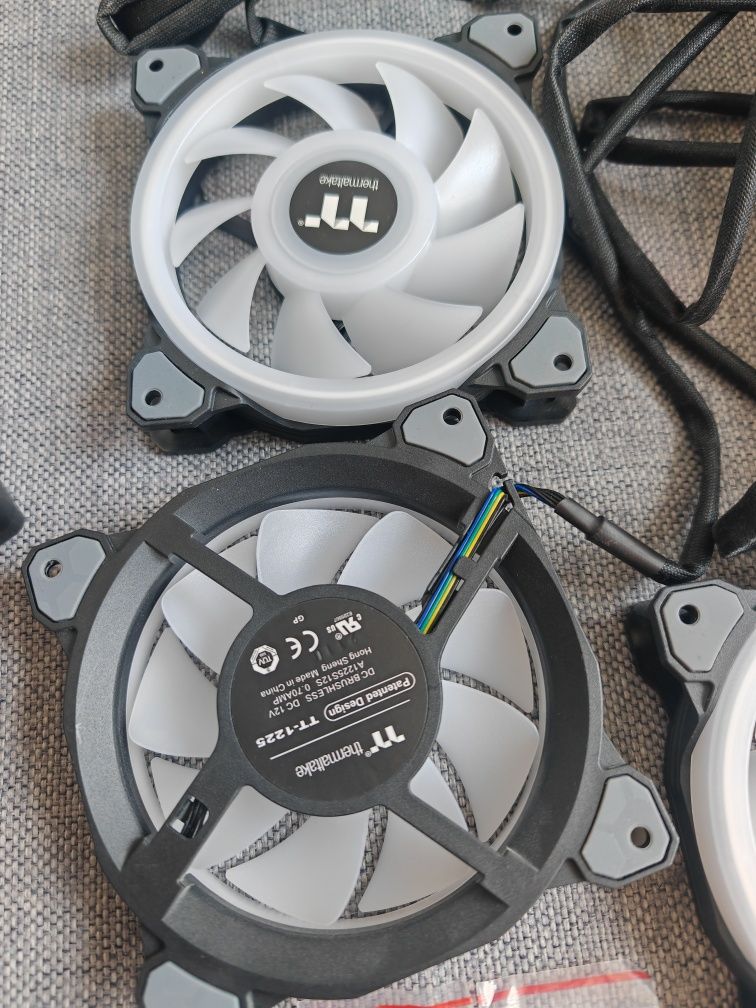 Wentylatory thermaltake riing quad 120