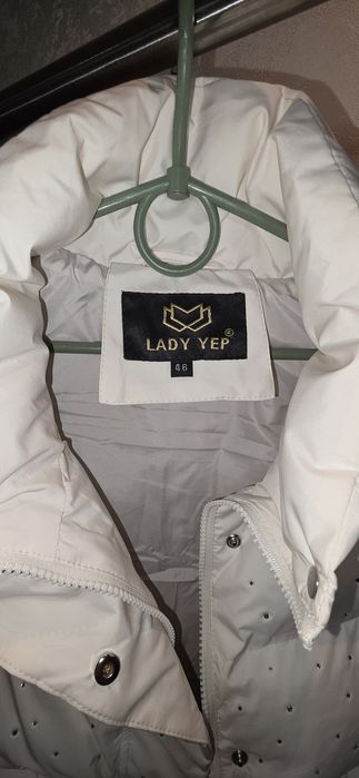 Жилетка коротка з стразами, р.46-48