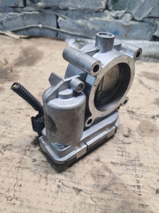 Дросельна дросільна заслонка Mercedes w169 1.5 B a class Мерседес а