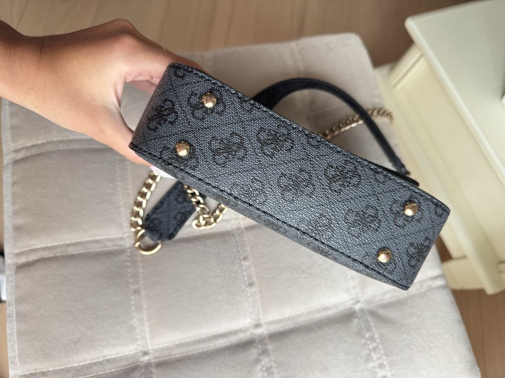 Сумка Guess оригінал в ідеальному стані
