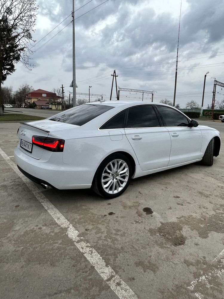 Автомобіль Audi A6