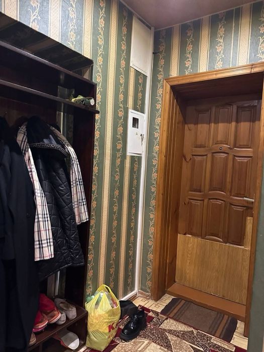 Продається трикімнатна квартира