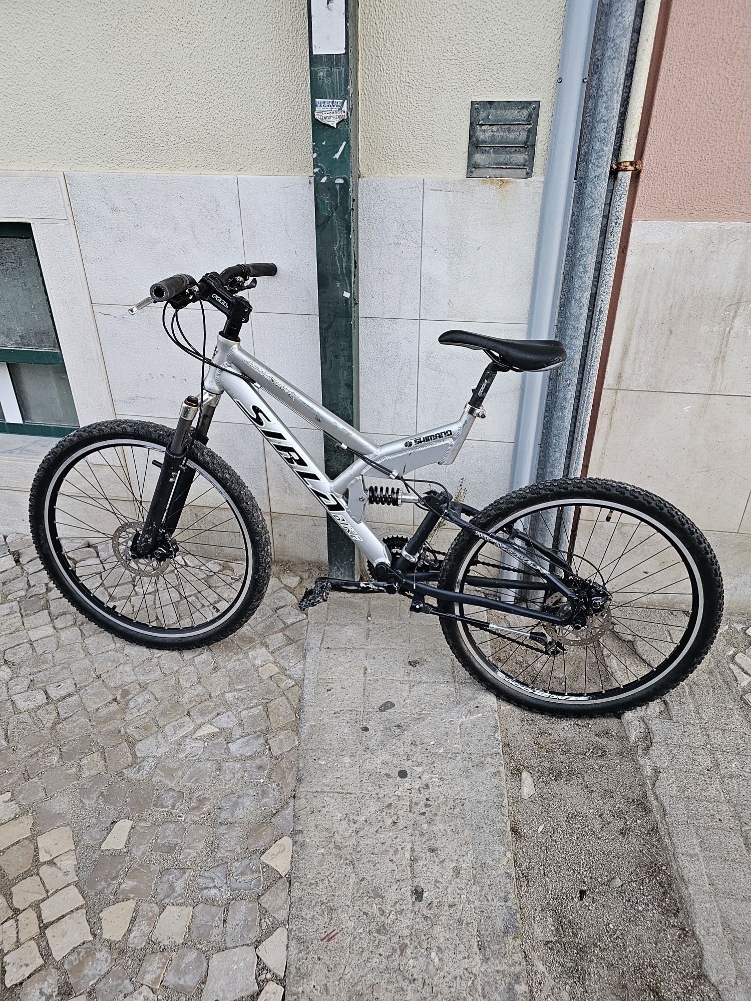 Bicicleta BTT Sirla Dupla suspensão