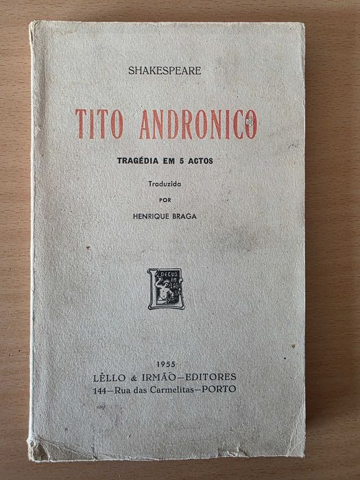 2 livros "Tito Andronico" e "António e Cleópatra" de Shakespeare
