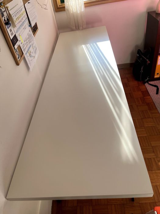 Secretária branca IKEA 200x60 c/ 2 cavaletes e perna suporte