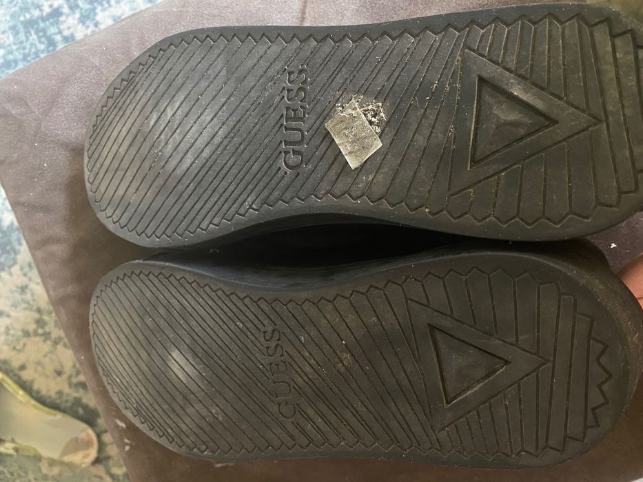 Niewiele używane buty skórzane Guess r.41, oryginalne pudełko
