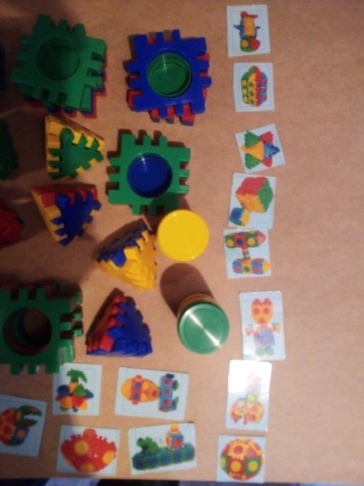 Klocki konstrukcyjne plastikowe