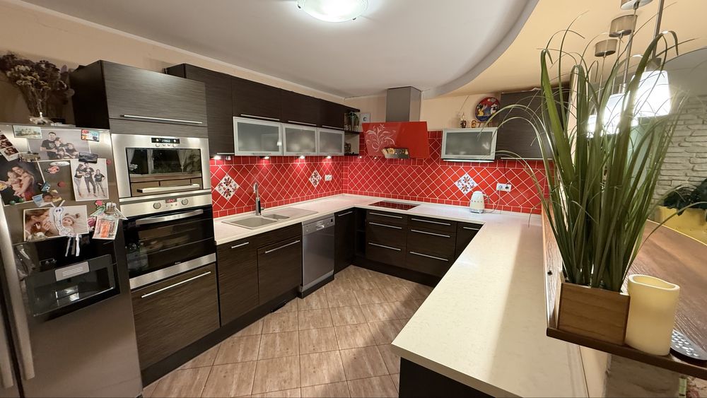 Kuchnia stan idealny black red white