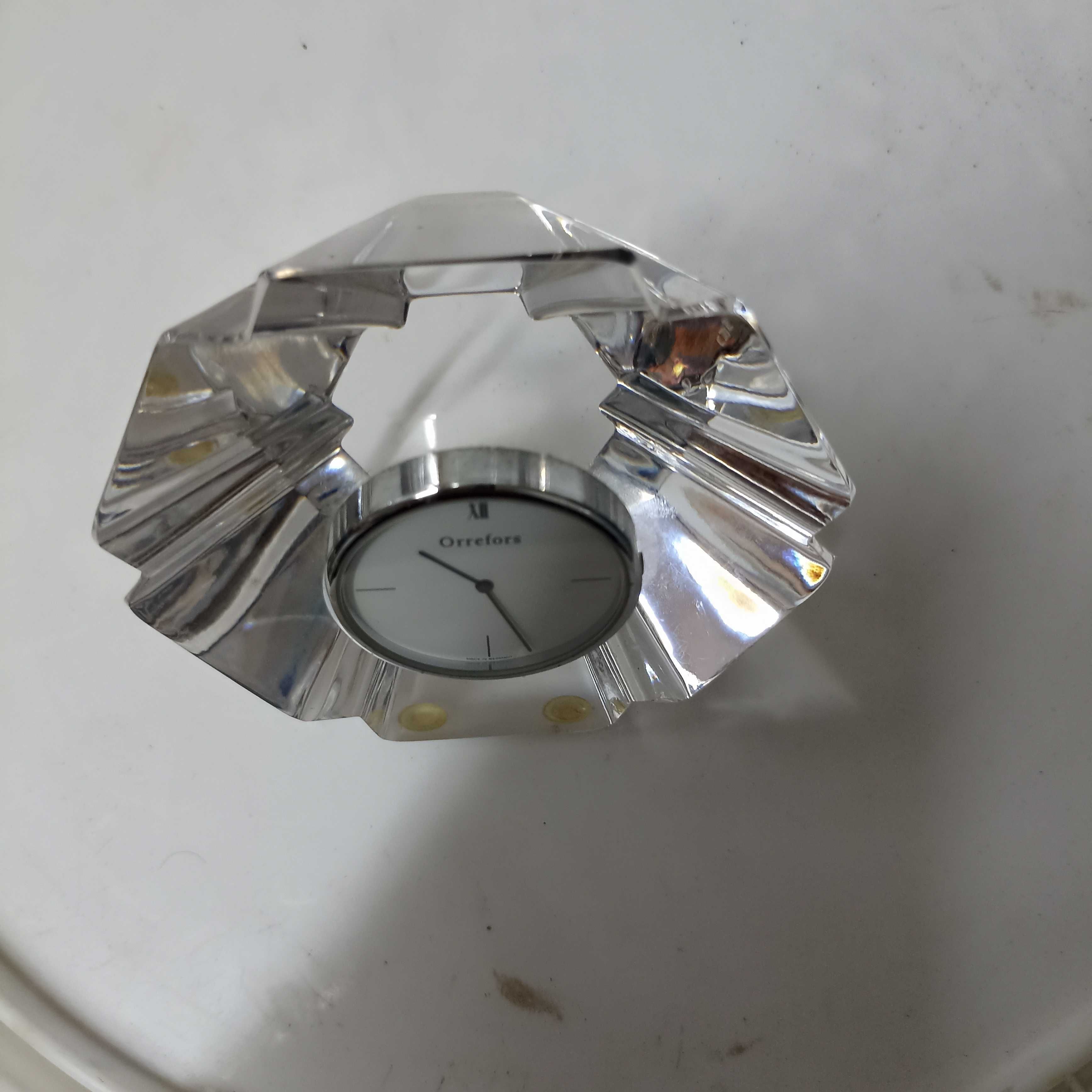Magnífico Relógio de mesa marca Orrefors