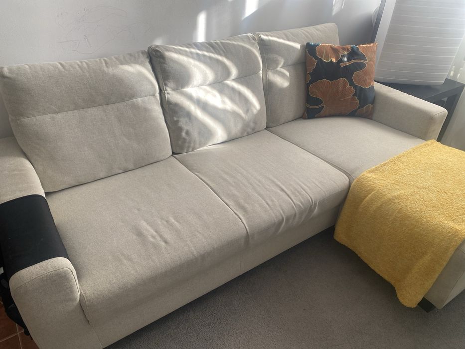 Sofá IKEA 3 lugares – Confortável, moderno e em ótimo estado!