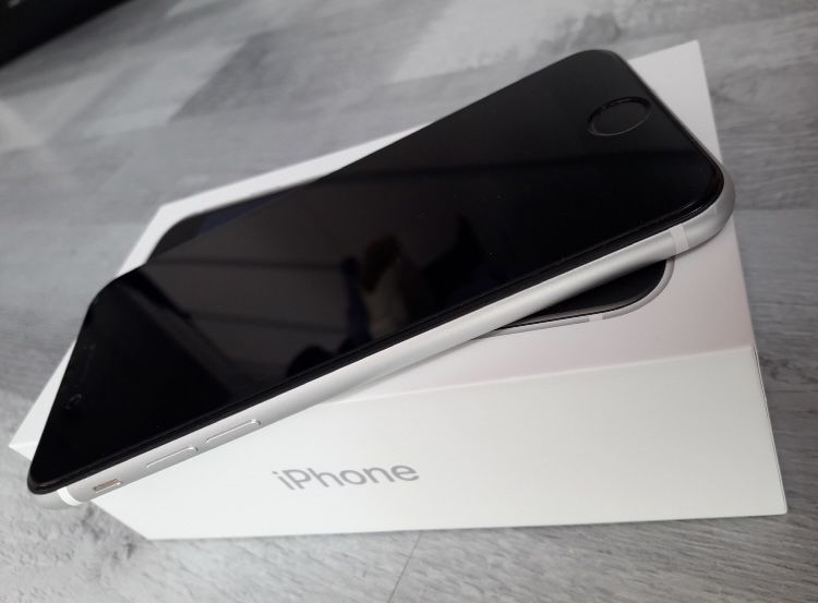 iPhone 8 SE 2020 biały