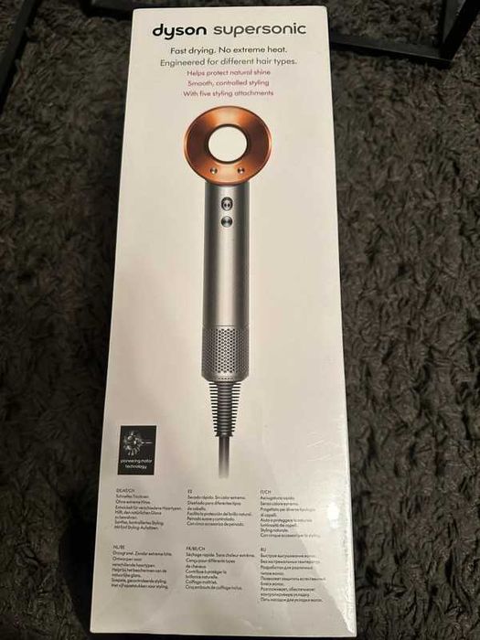 Świetna suszarka do włosów.