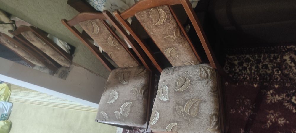 Продам диван книжка, розкладне крісло,4 стільця.. у гарному стані.