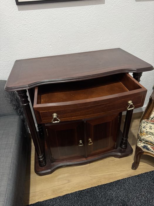 Móvel Clássico em Madeira com Gaveta e Armário – 77x41x77 cm