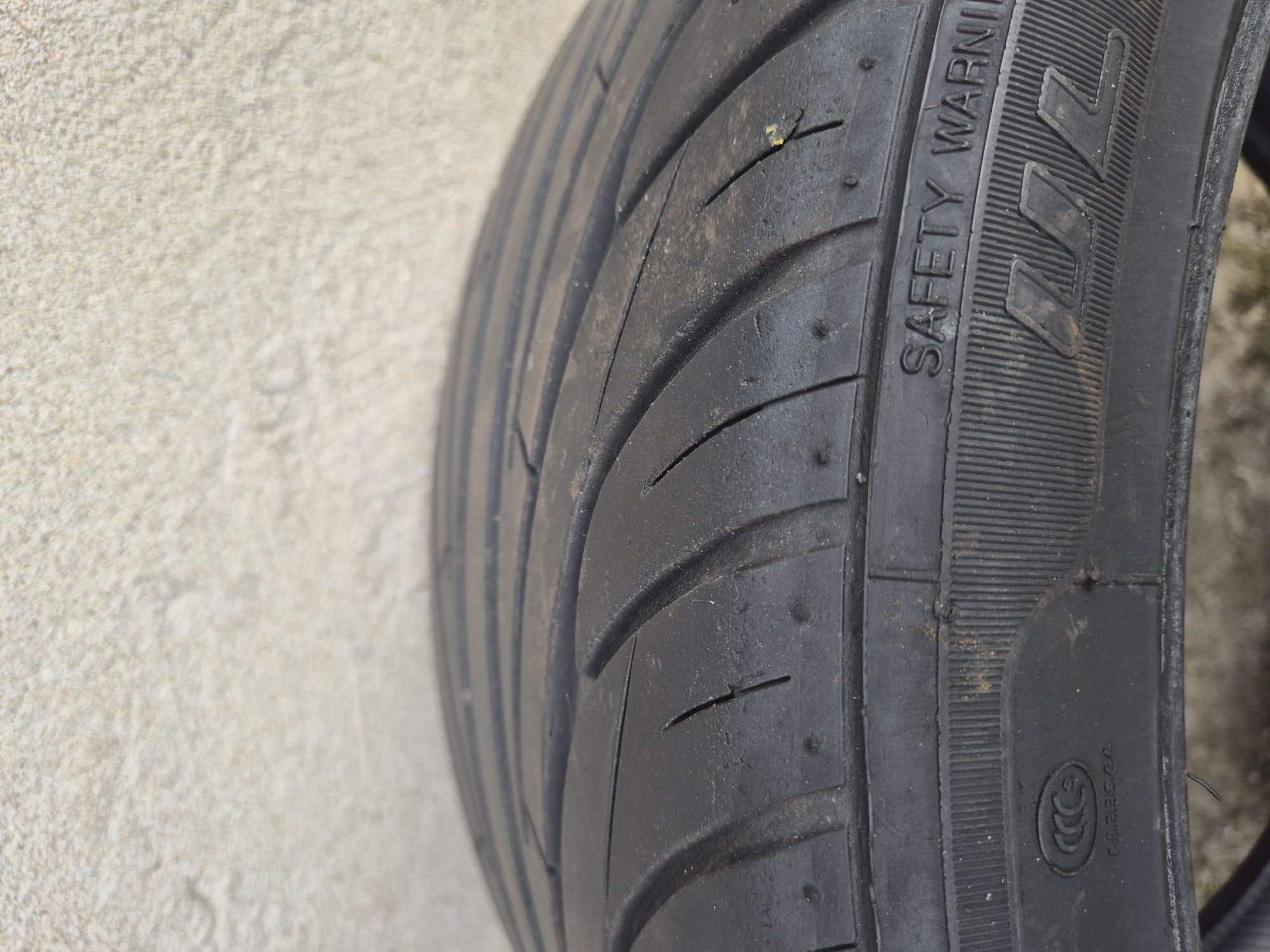 Opony letnie 245 R18 komplet