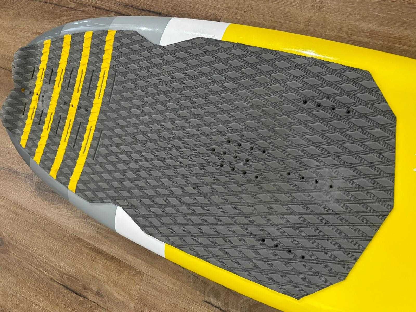 Prancha Kite foil slingshot alien air 4´8