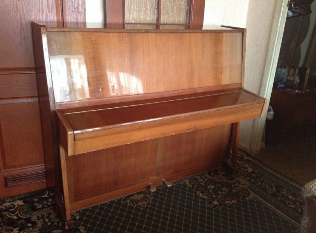 Продам пианино Украина.