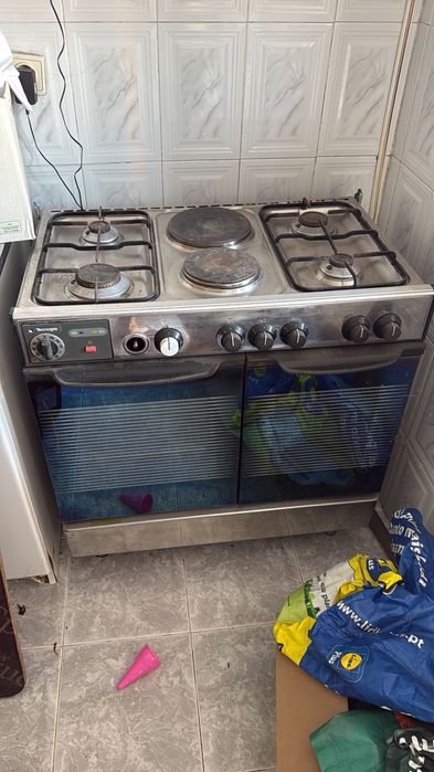 Fogão e forno a gás para ser levantado o quanto antes