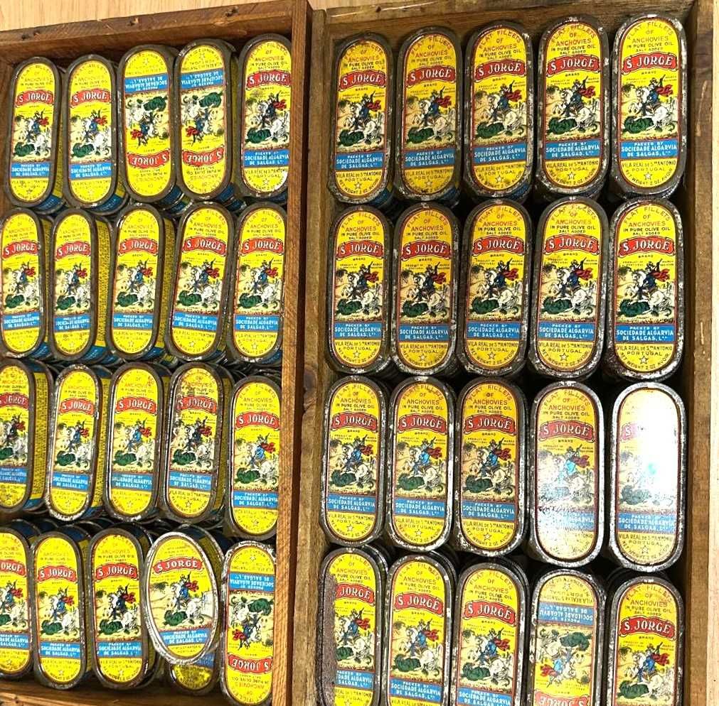 Latas vazias a conserveira de São Jorge, coleção
