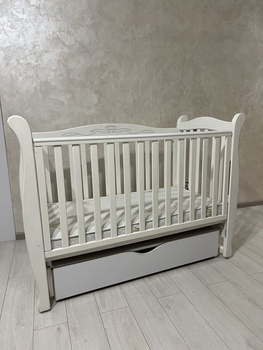 Дитяча кроватка